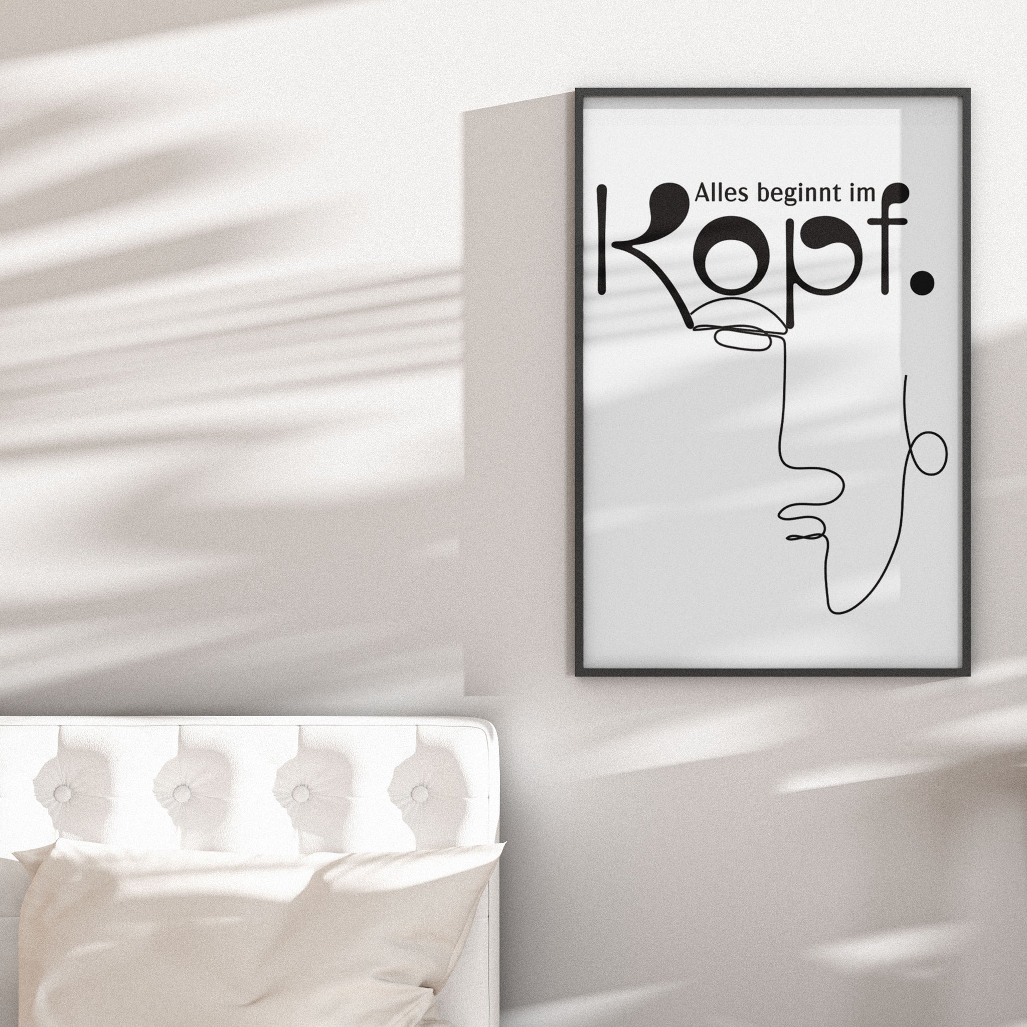 Alles beginnt im Kopf | Gerahmtes Poster Minimal Art