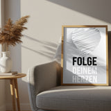 Folge Deinem Herzen | Gerahmtes Poster Typografie