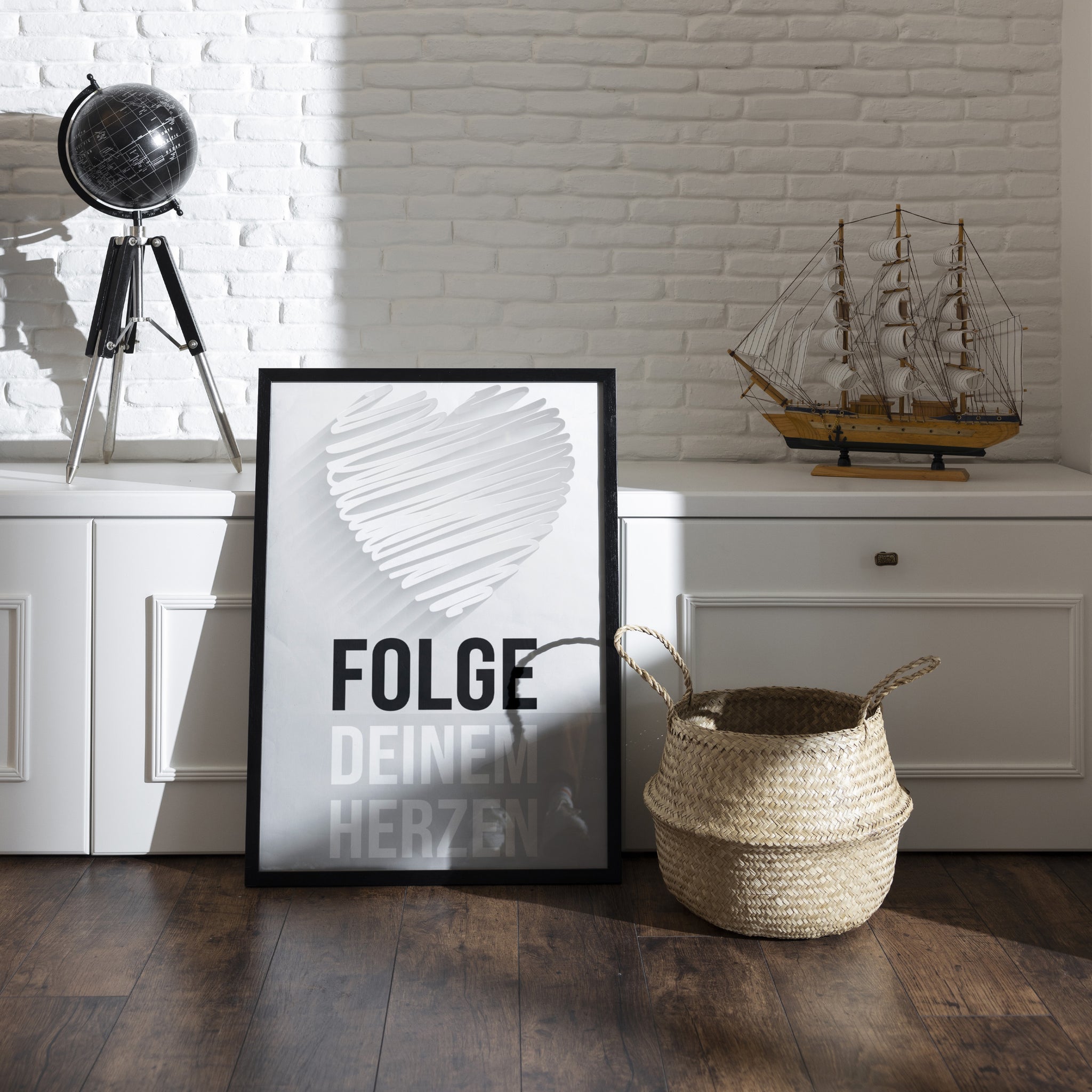 Folge Deinem Herzen | Gerahmtes Poster Typografie