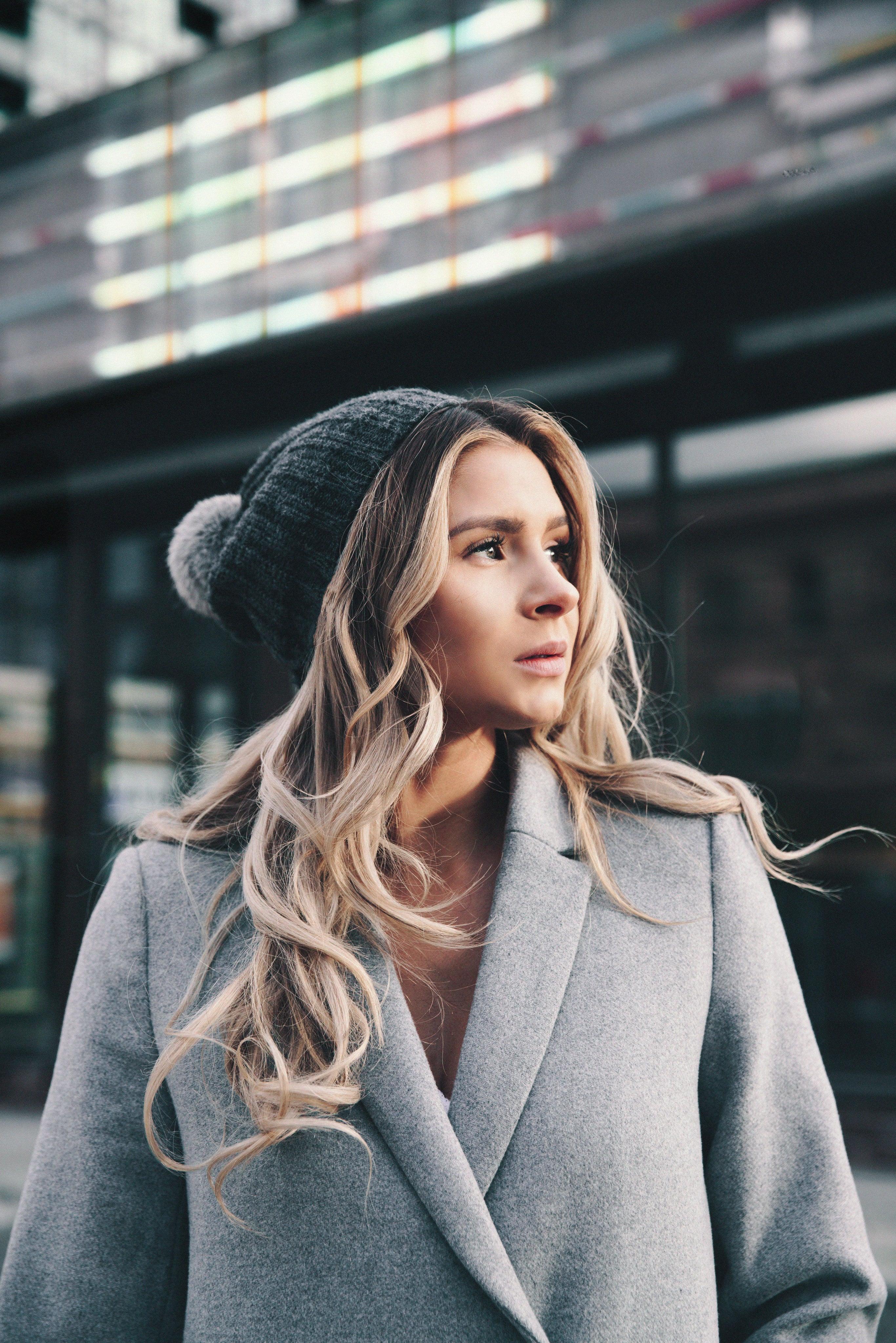 business-woman-with-wool-hat - SHIRT & CANVAS